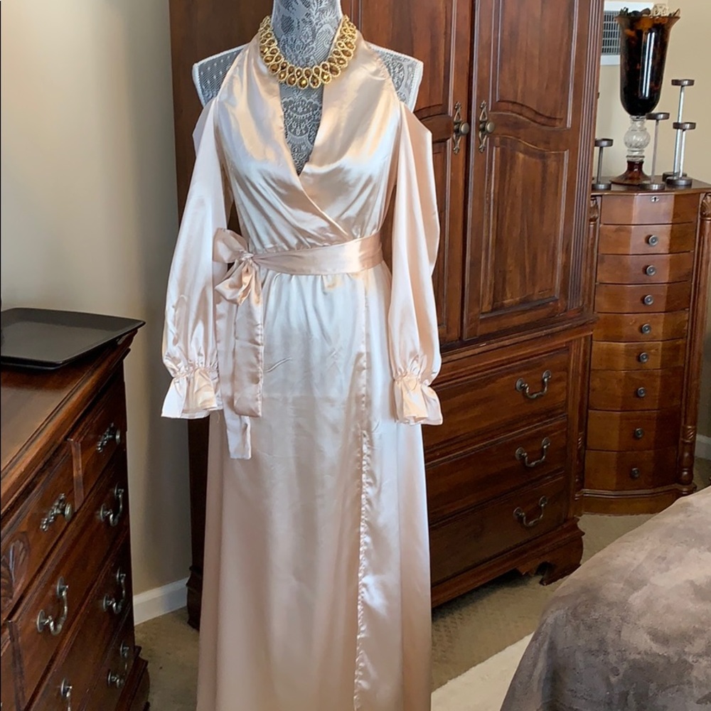 CBR Chic / Boutique / Rose 🌹 dress 👗